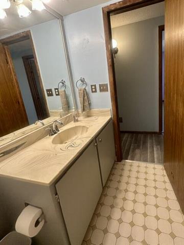 Builiding view thirty three for 1501 Mardan Dr, Adrian, MI. 49221