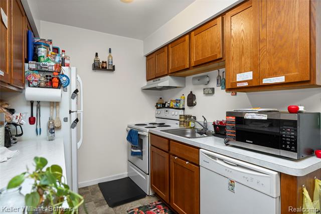 Builiding view ten for 18574 Masonic, Fraser, MI. 48026