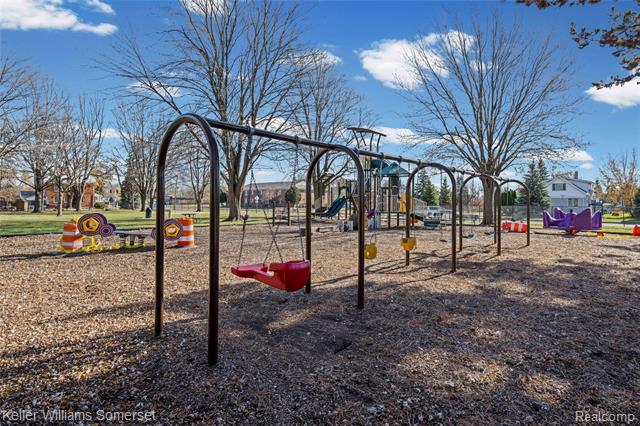 Builiding view twenty for 18574 Masonic, Fraser, MI. 48026