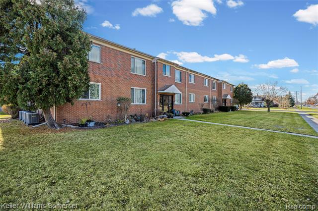 Builiding view two for 18574 Masonic, Fraser, MI. 48026