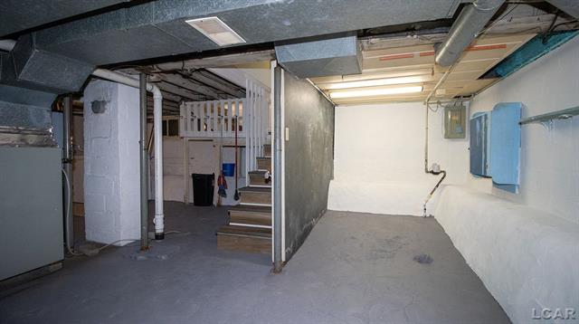 Builiding view twenty eight for 176 Scott St, Adrian, MI. 49221