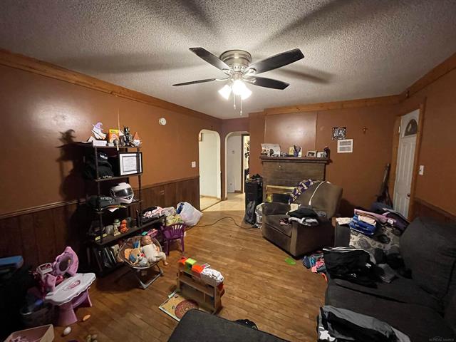 Builiding view four for 3240 Weigl Rd, Saginaw, MI. 48609