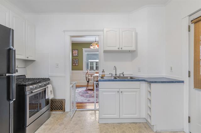 Builiding view thirty nine for 771 Randolph St, Jackson, MI. 49203