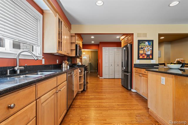 Builiding view nine for 10065 Hart, Huntington Woods, MI. 48070