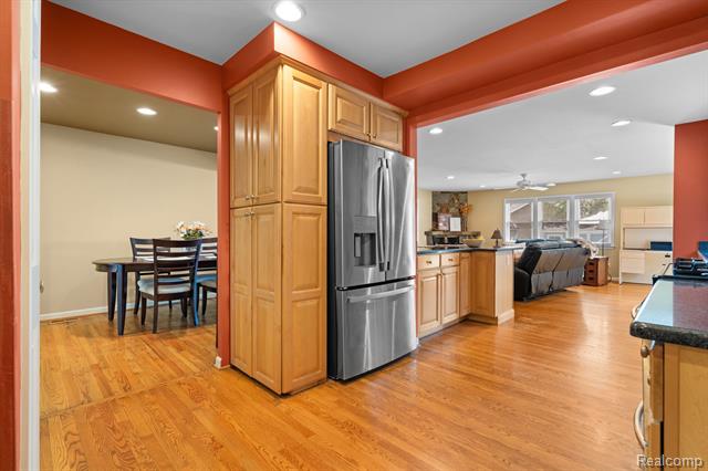 Builiding view seven for 10065 Hart, Huntington Woods, MI. 48070