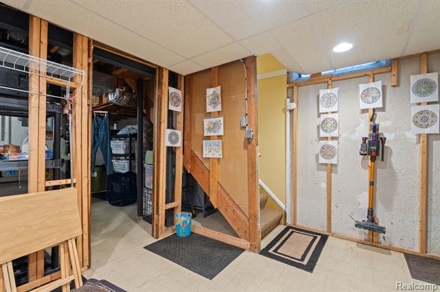 Builiding view thirty five for 10065 Hart, Huntington Woods, MI. 48070
