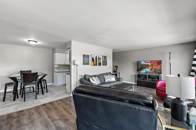 Builiding view six for 1991 Orleans, Detroit, MI. 48207