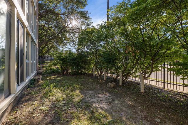 Builiding view twenty five for 1991 Orleans, Detroit, MI. 48207