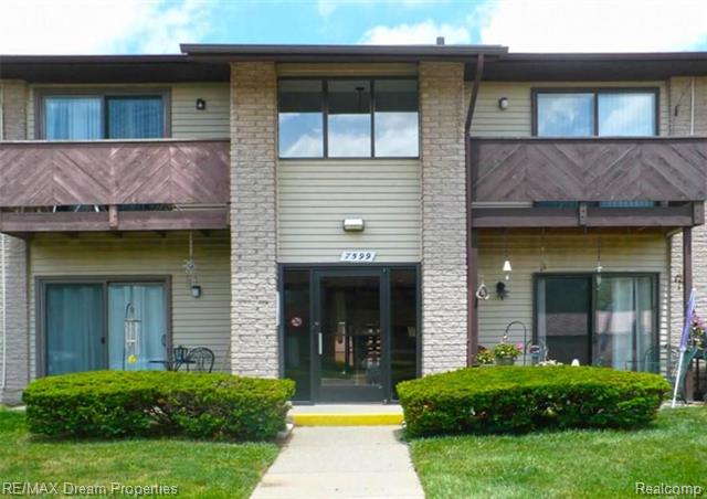 front view for 7599 Manor Cir, Westland, Mi. 48185