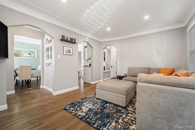 Builiding view nine for 636 S Connecticut, Royal Oak, MI. 48067