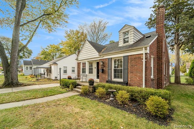 Builiding view one for 636 S Connecticut, Royal Oak, MI. 48067