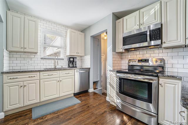 Builiding view seven for 636 S Connecticut, Royal Oak, MI. 48067