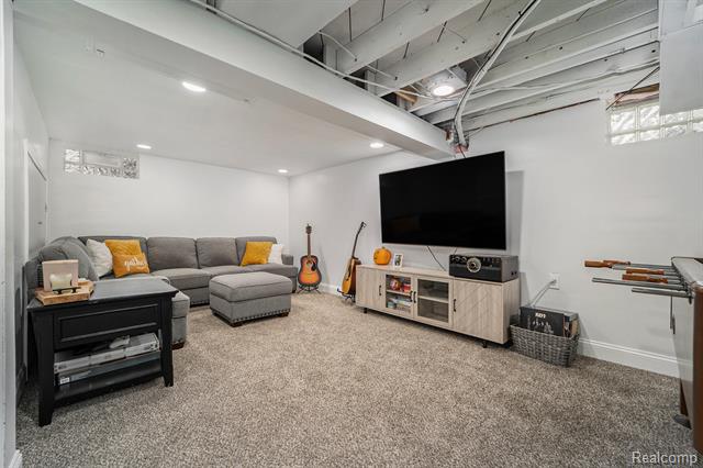 Builiding view seventeen for 636 S Connecticut, Royal Oak, MI. 48067