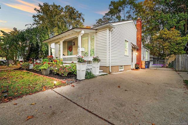 front view picture of 627 S Rembrandt Ave, Royal Oak, MI. 48067
