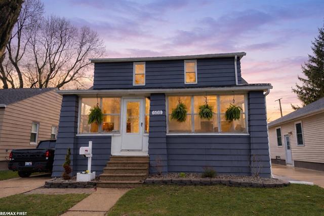 Builiding view one for 608 S Edgeworth, Royal Oak, MI. 48067