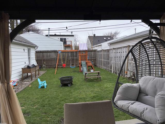Builiding view thirty eight for 608 S Edgeworth, Royal Oak, MI. 48067