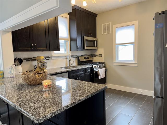 Builiding view twelve for 608 S Edgeworth, Royal Oak, MI. 48067