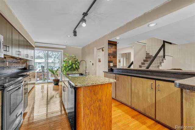 Builiding view nineteen for 49285 Ashley Court, Utica, MI. 48315