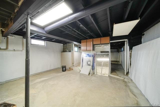 Builiding view eighteen for 313 Rice, Adrian, MI. 49221