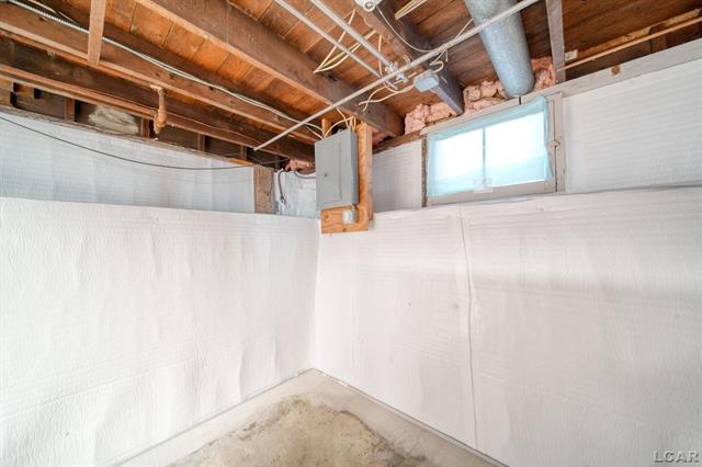 Builiding view twenty one for 313 Rice, Adrian, MI. 49221