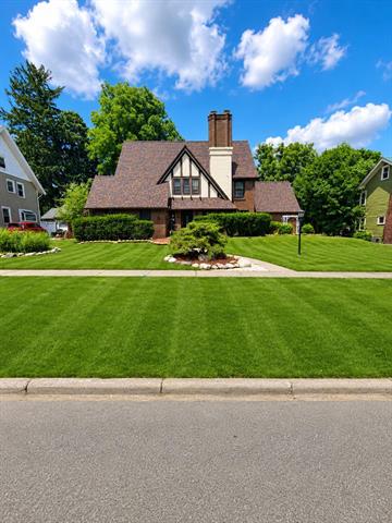 Builiding view one for 746 Oakridge Dr, Jackson, MI. 49203
