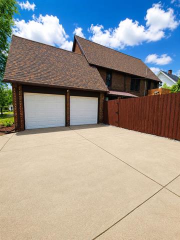 Builiding view six for 746 Oakridge Dr, Jackson, MI. 49203