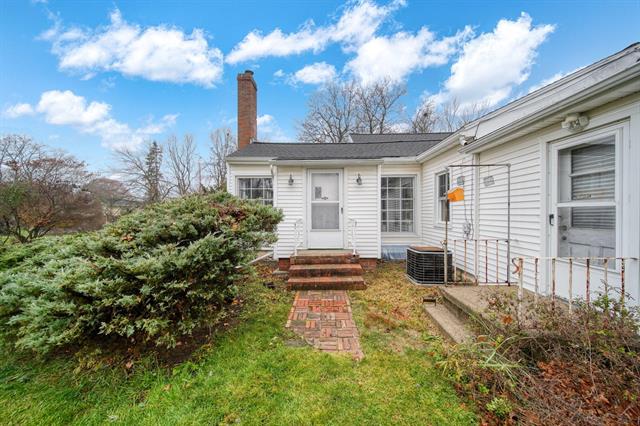 Builiding view forty four for 3219 Mccain Rd, Jackson, MI. 49203