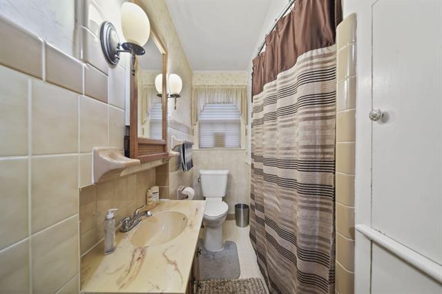 Builiding view nine for 3219 Mccain Rd, Jackson, MI. 49203