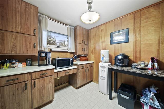 Builiding view seventeen for 3219 Mccain Rd, Jackson, MI. 49203