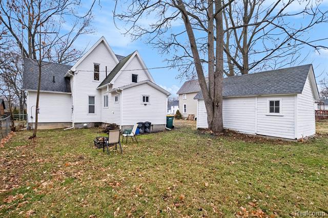 Builiding view fifteen for 209 Marquette St., Durand, MI. 48429