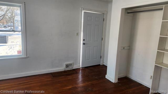 Builiding view five for 1380 Audrey, Burton, MI. 48509