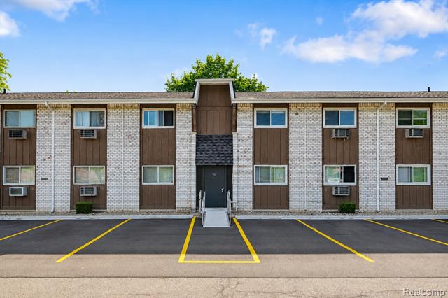 Builiding view six for 7592 Woodview Dr. 4, Westland, MI. 48185