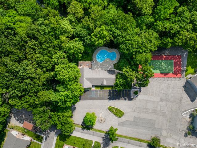 Builiding view twenty nine for 7592 Woodview Dr. 4, Westland, MI. 48185