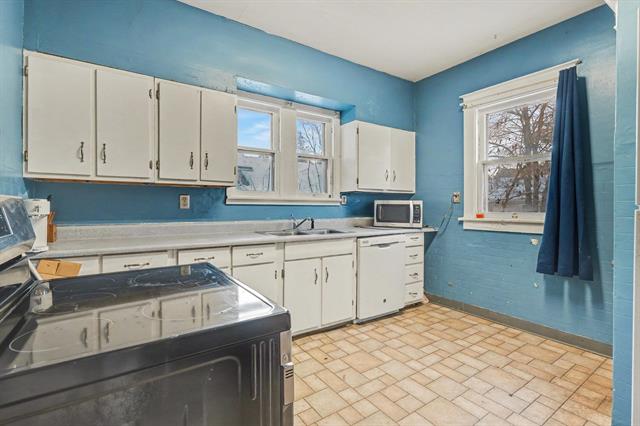 Builiding view eight for 2545 Hermansau, Saginaw, MI. 48602