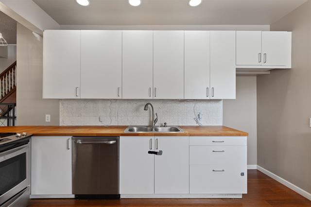 Builiding view twenty five for 612 Clinton, Adrian, MI. 49221