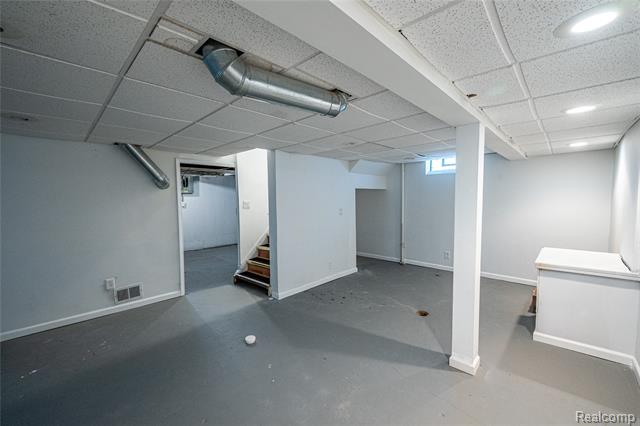Builiding view eighteen for 13680 Borgman, Oak Park, MI. 48237