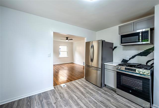 Builiding view five for 13680 Borgman, Oak Park, MI. 48237