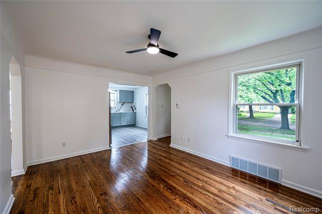 Builiding view nine for 13680 Borgman, Oak Park, MI. 48237