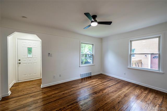 Builiding view seven for 13680 Borgman, Oak Park, MI. 48237