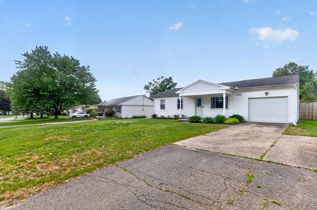 Builiding view one for 5605 Holly Dr, Jackson, MI. 49201