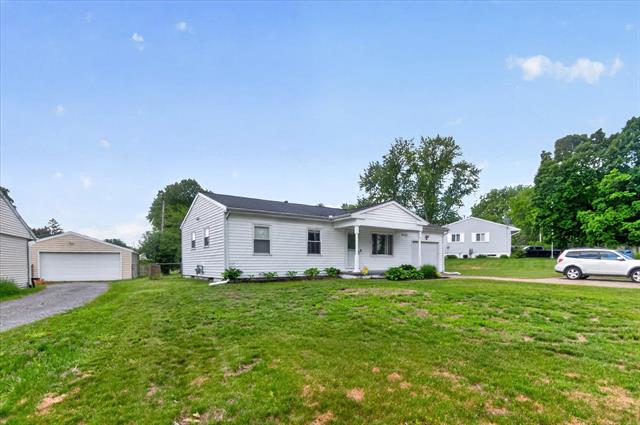 Builiding view three for 5605 Holly Dr, Jackson, MI. 49201