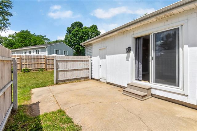 Builiding view twenty eight for 5605 Holly Dr, Jackson, MI. 49201