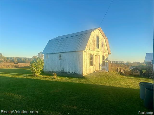 Builiding view five for 6390 Cade Rd, Yale, MI. 48097