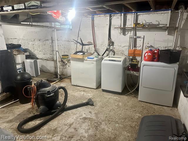 Builiding view nineteen for 6390 Cade Rd, Yale, MI. 48097