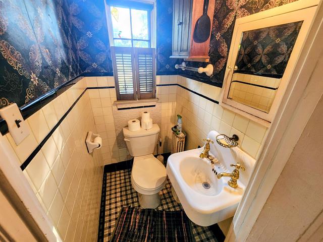 Builiding view eighteen for 4489 Kensington, Detroit, MI. 48224