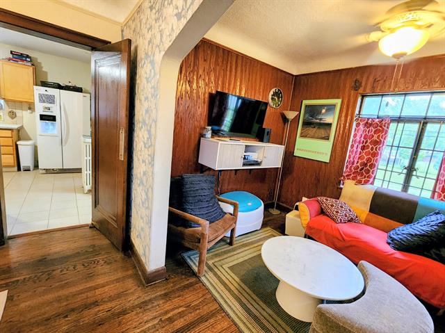 Builiding view thirteen for 4489 Kensington, Detroit, MI. 48224