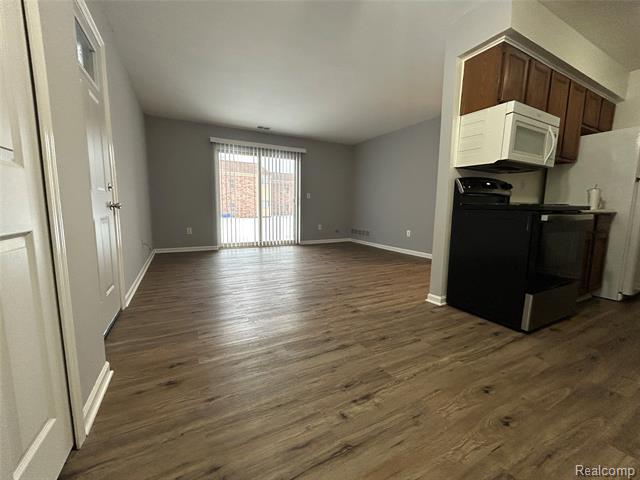 Builiding view four for 34690 Clarkson #28, Fraser, MI. 48026