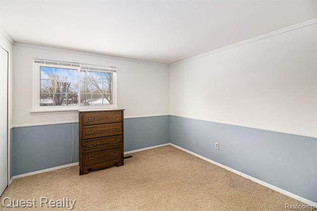 Builiding view eighteen for 27230 Hystone, Farmington, MI. 48334