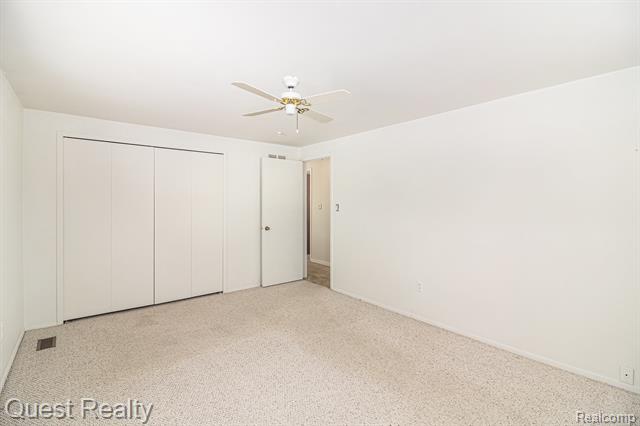 Builiding view fifteen for 27230 Hystone, Farmington, MI. 48334