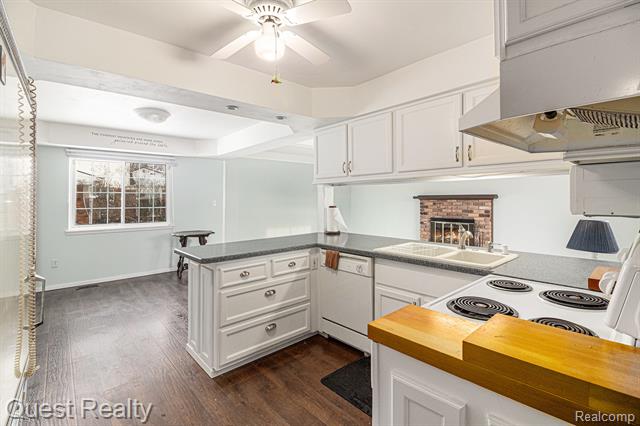 Builiding view nine for 27230 Hystone, Farmington, MI. 48334